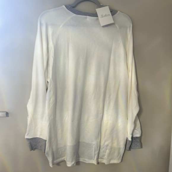 NWT cream and gray lightweight sweater. - Picture 3 of 3